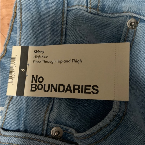 2 pair No Boundaries High Rise Skinny Jeans,  NWT, size 6 - Picture 4 of 6